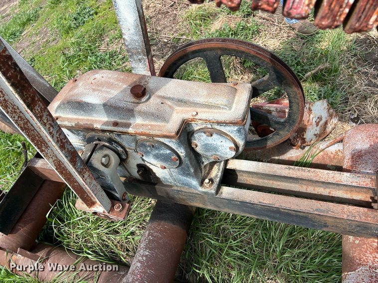 image for item MY9652 (14) pump jacks