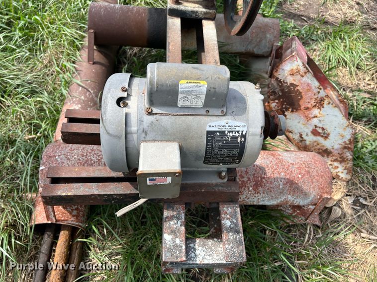 image for item MY9652 (14) pump jacks