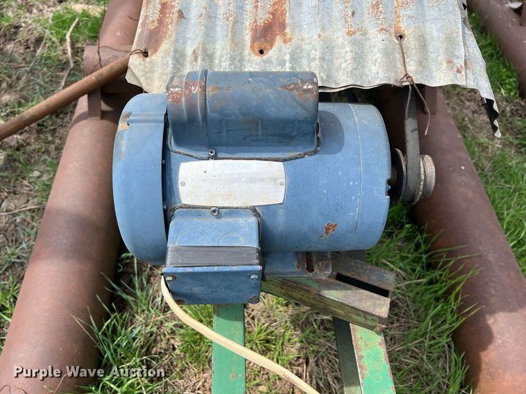 image for item MY9662 (4) pump jacks