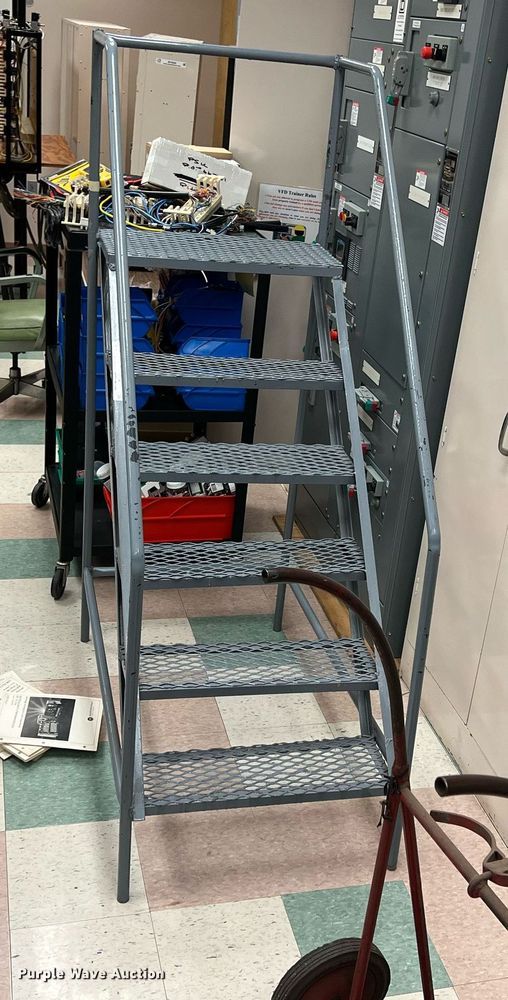 image for item MY9714 (3) step ladders