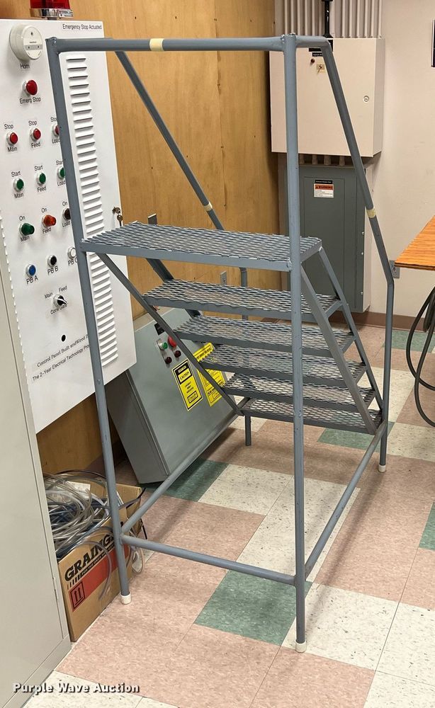 image for item MY9714 (3) step ladders