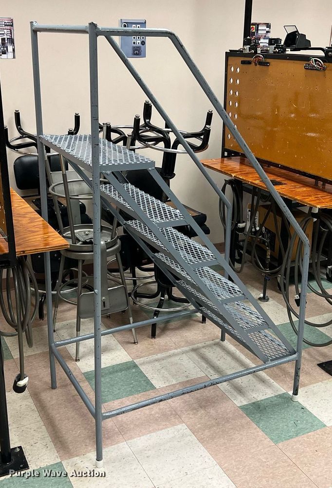 image for item MY9714 (3) step ladders