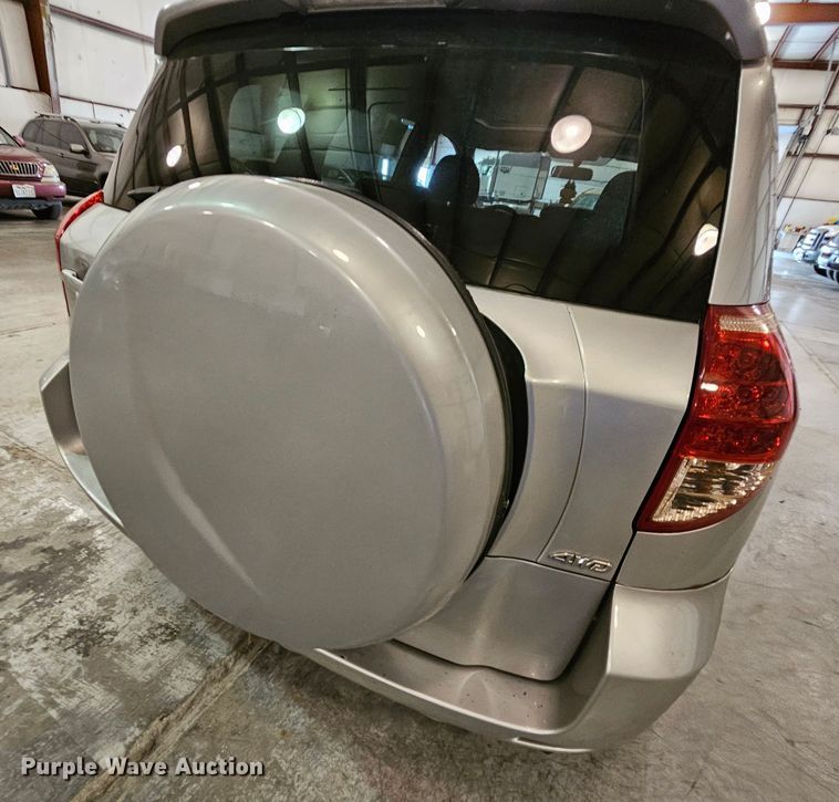 image for item DK7685 2007 Toyota RAV4  SUV