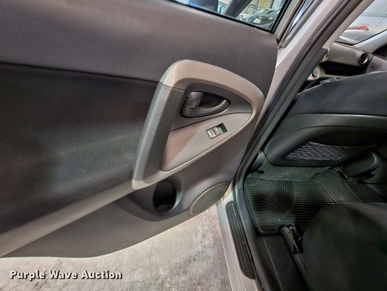 image for item DK7685 2007 Toyota RAV4  SUV