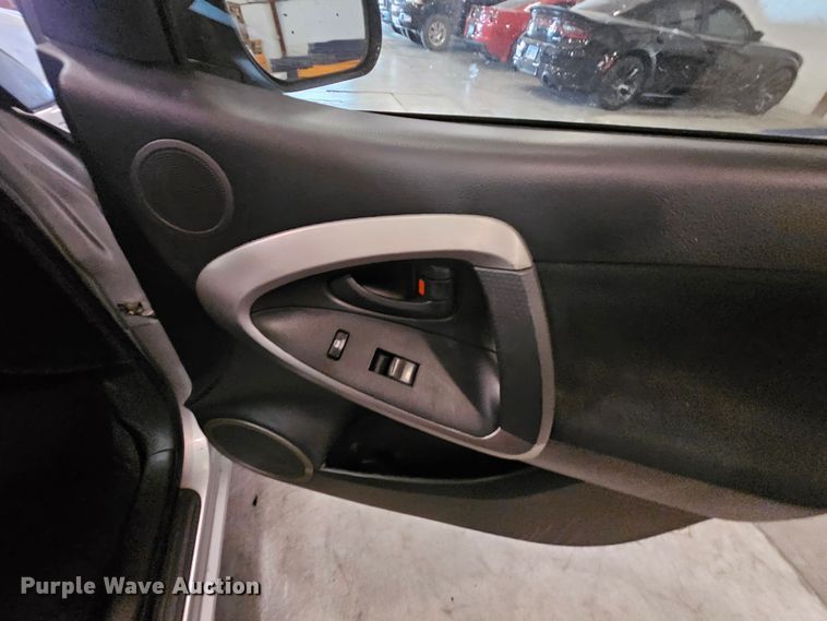 image for item DK7685 2007 Toyota RAV4  SUV