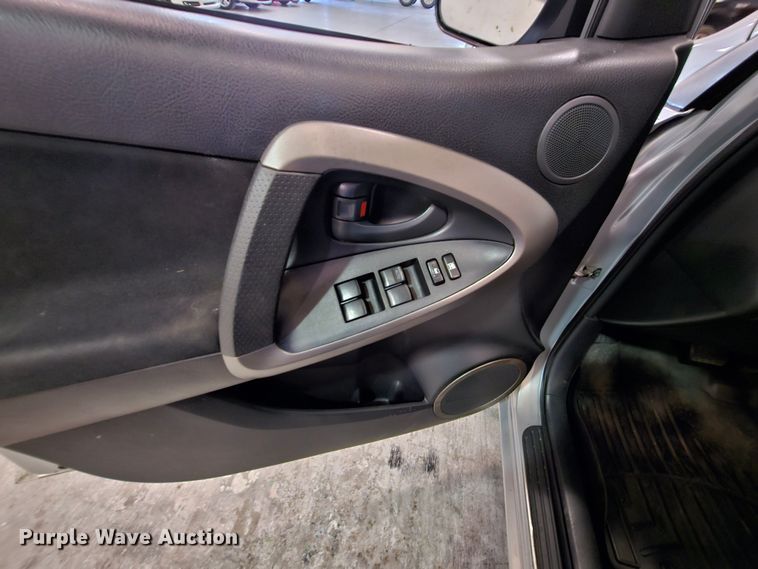 image for item DK7685 2007 Toyota RAV4  SUV