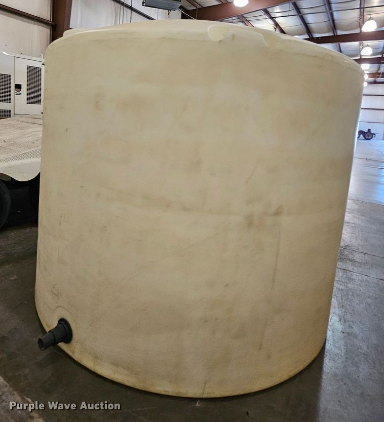 image for item DK7686 1,500 gallon poly tank