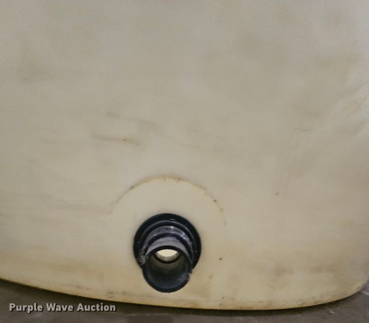 image for item DK7686 1,500 gallon poly tank