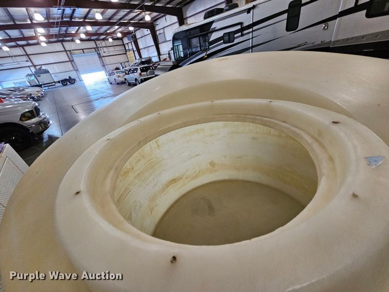 image for item DK7686 1,500 gallon poly tank