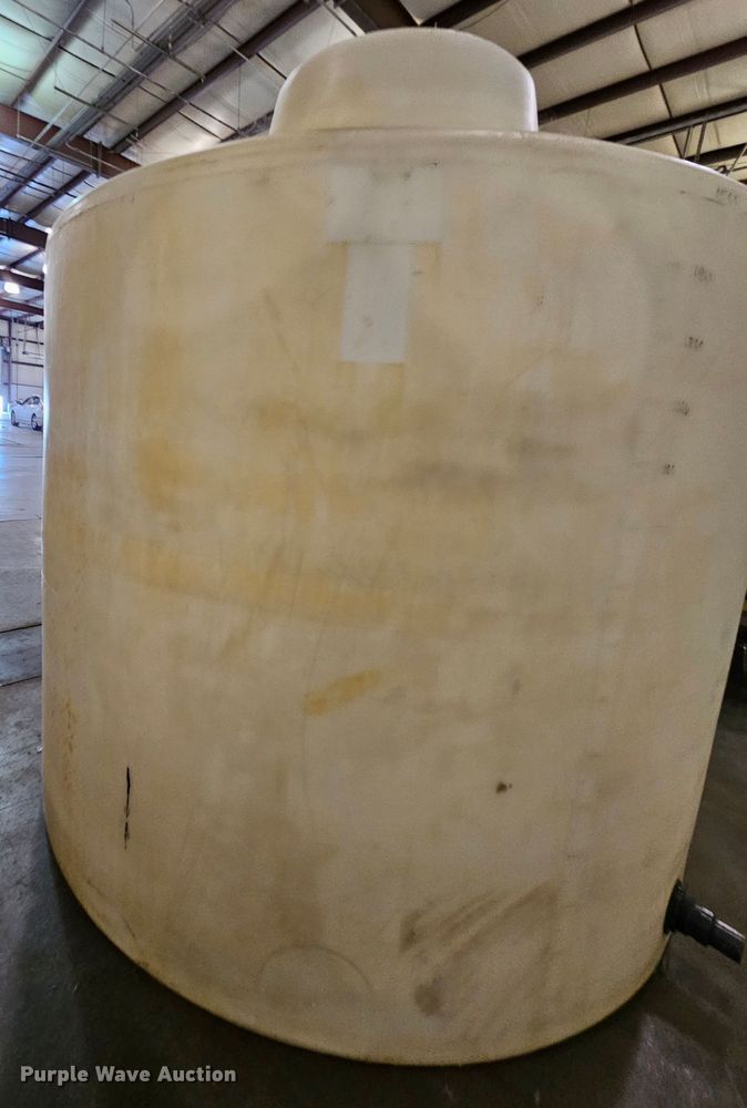 image for item DK7686 1,500 gallon poly tank