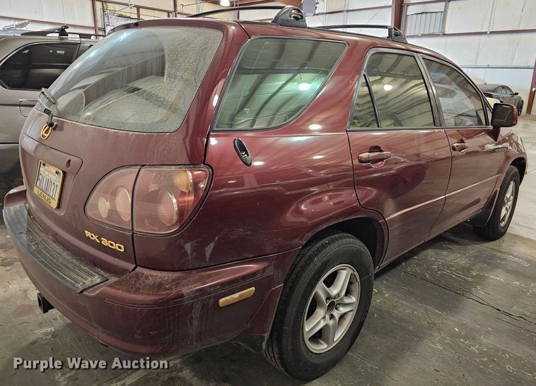 image for item DK7690 1999 Lexus RX300  SUV