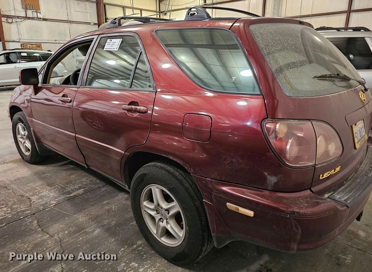 image for item DK7690 1999 Lexus RX300  SUV