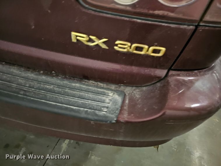 image for item DK7690 1999 Lexus RX300  SUV