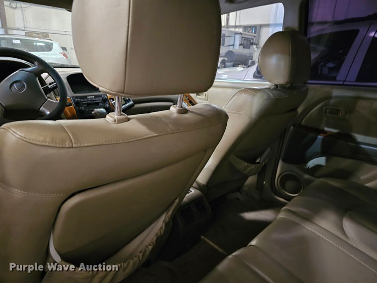 image for item DK7690 1999 Lexus RX300  SUV