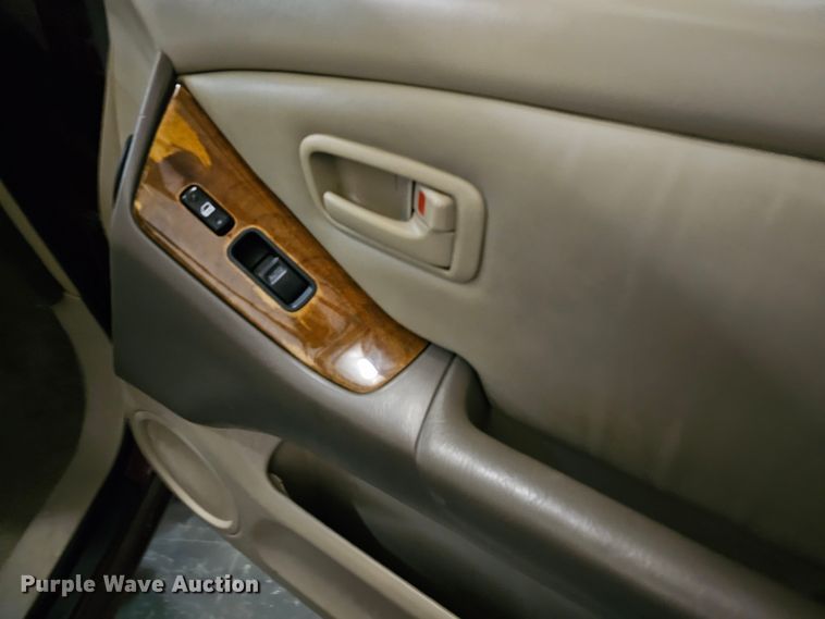 image for item DK7690 1999 Lexus RX300  SUV