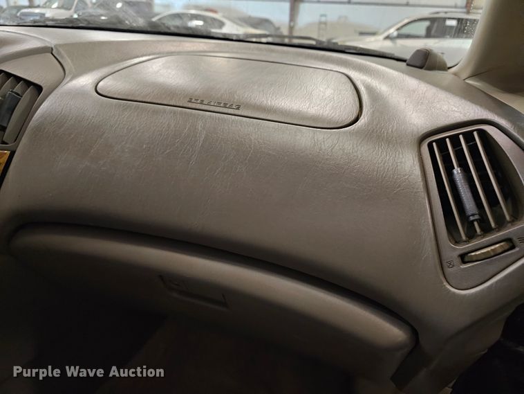 image for item DK7690 1999 Lexus RX300  SUV