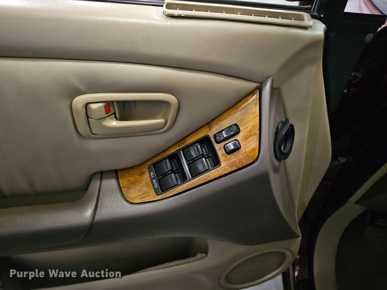 image for item DK7690 1999 Lexus RX300  SUV