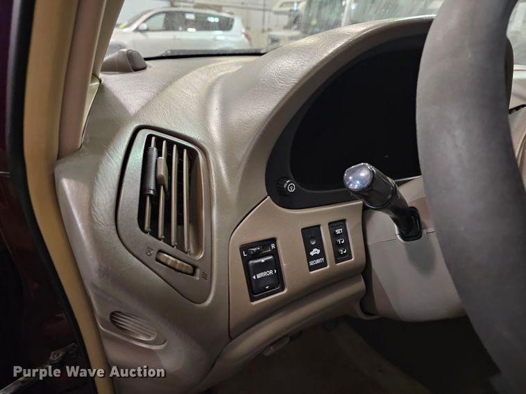 image for item DK7690 1999 Lexus RX300  SUV