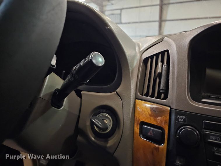 image for item DK7690 1999 Lexus RX300  SUV