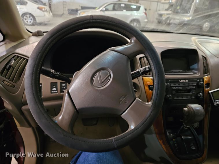 image for item DK7690 1999 Lexus RX300  SUV