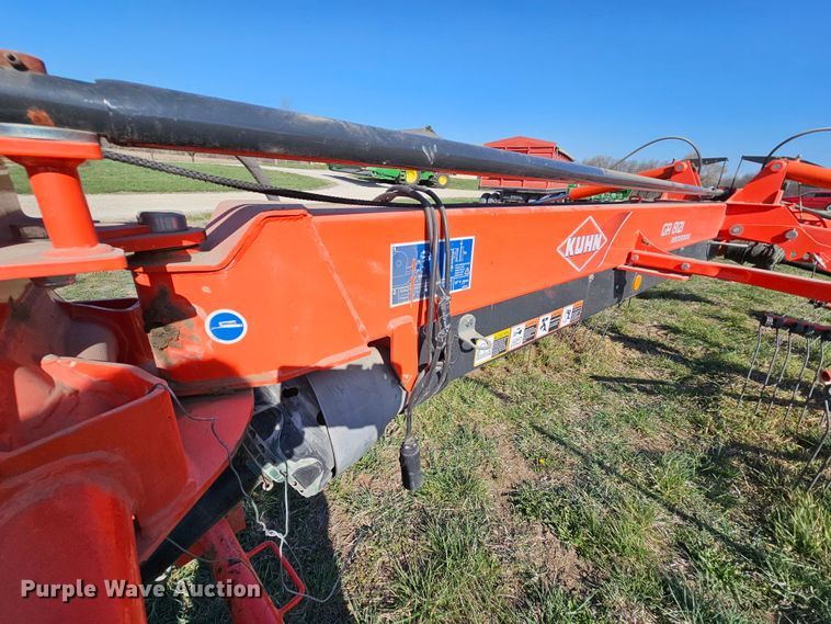 image for item DK1737 Kuhn GA8121  rotary hay rake