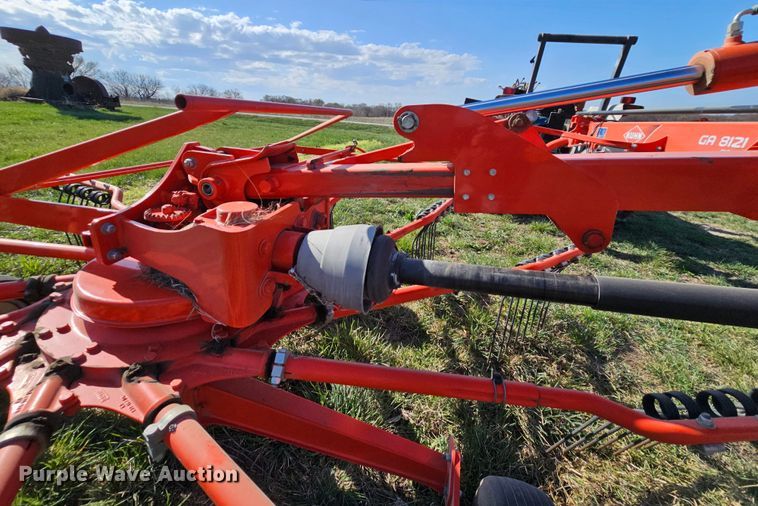 image for item DK1737 Kuhn GA8121  rotary hay rake