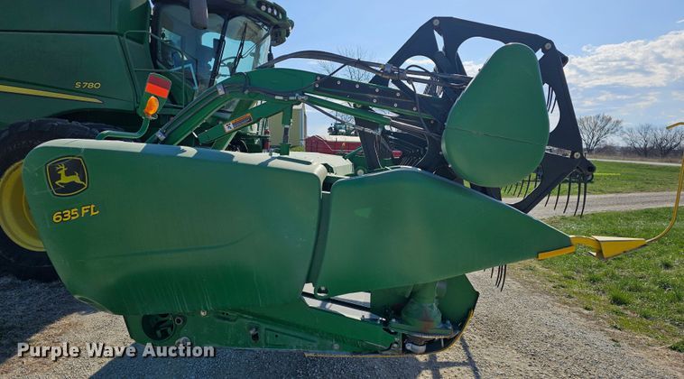 image for item DK1738 2012 John Deere 635FD  flex draper head