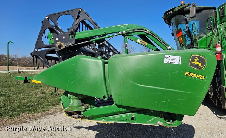 image for item DK1738 2012 John Deere 635FD  flex draper head