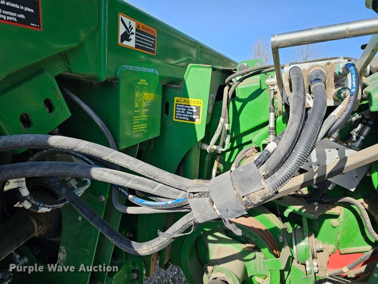 image for item DK1738 2012 John Deere 635FD  flex draper head