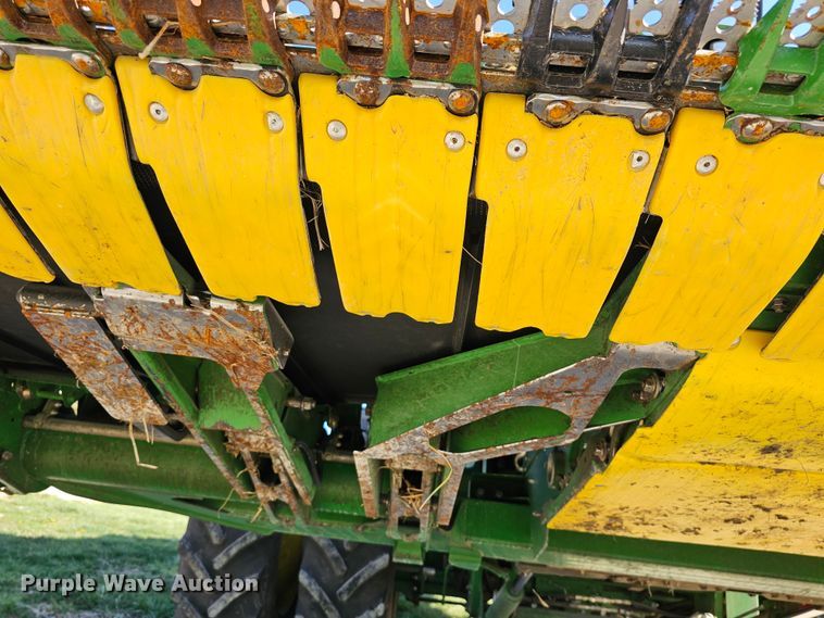 image for item DK1738 2012 John Deere 635FD  flex draper head