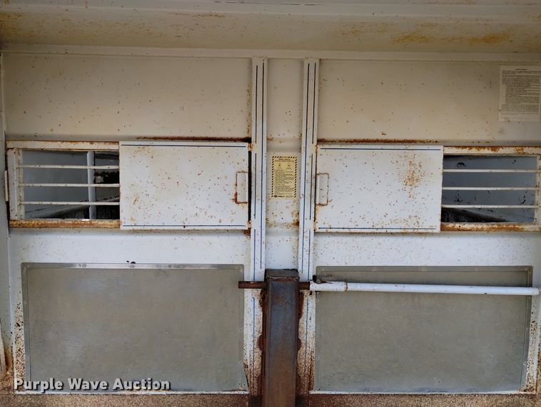 image for item DN6354 1999 Trailmann  livestock trailer