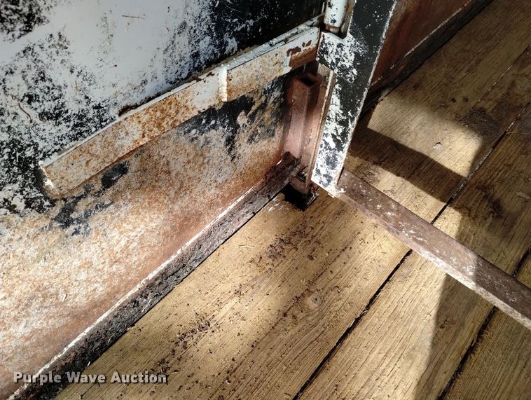 image for item DN6354 1999 Trailmann  livestock trailer