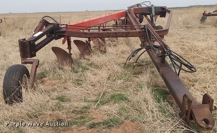 image for item DQ0451 Case  twelve bottom plow