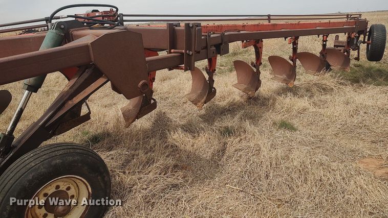 image for item DQ0451 Case  twelve bottom plow