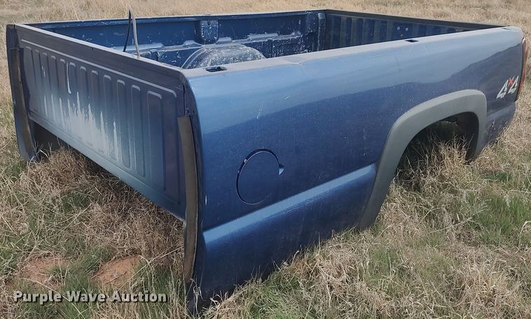 image for item DQ0452 2004 Chevrolet 2500  pickup truck bed