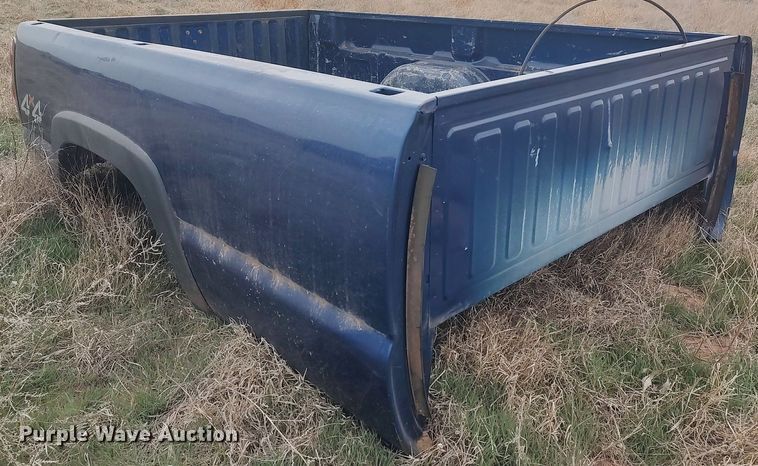 image for item DQ0452 2004 Chevrolet 2500  pickup truck bed
