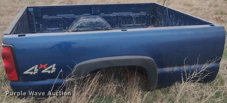 image for item DQ0452 2004 Chevrolet 2500  pickup truck bed