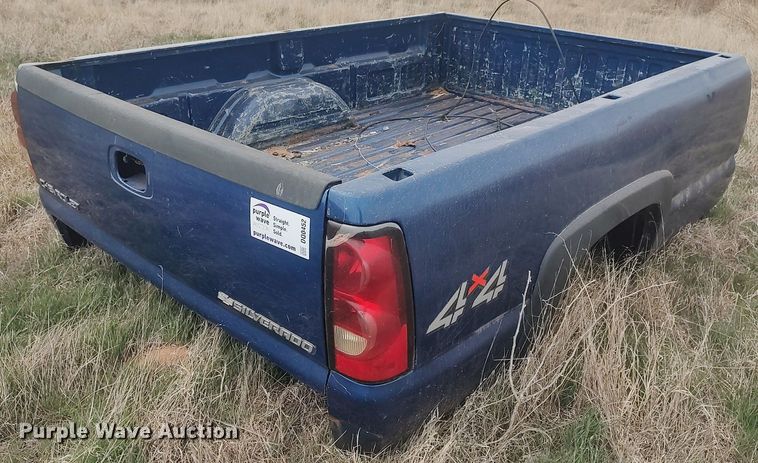 image for item DQ0452 2004 Chevrolet 2500  pickup truck bed