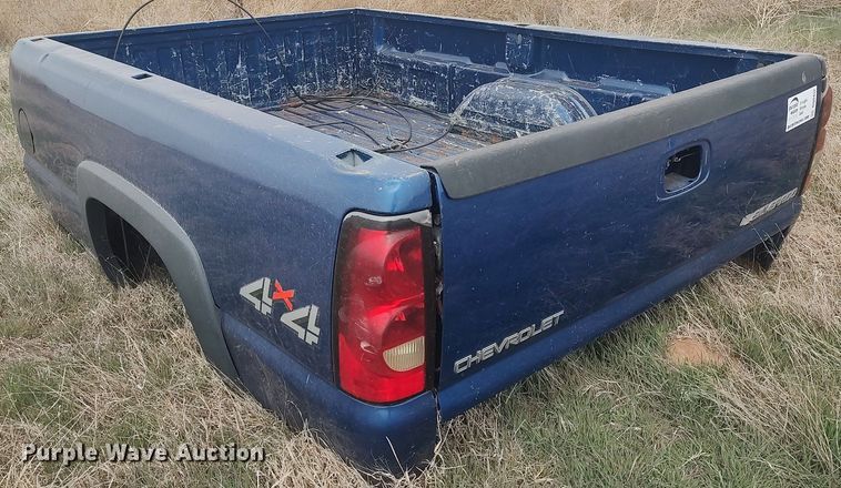 image for item DQ0452 2004 Chevrolet 2500  pickup truck bed