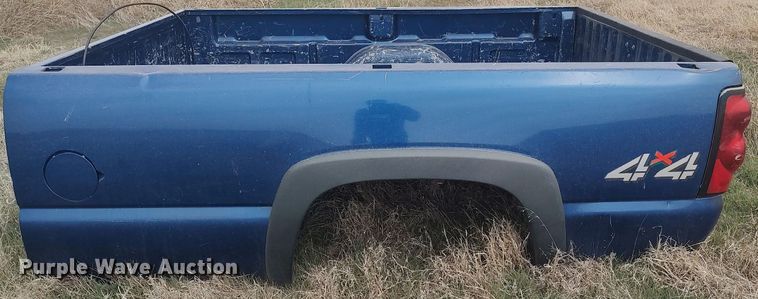image for item DQ0452 2004 Chevrolet 2500  pickup truck bed