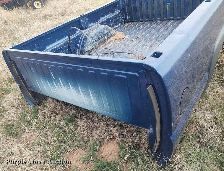 image for item DQ0452 2004 Chevrolet 2500  pickup truck bed