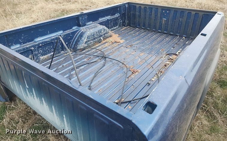 image for item DQ0452 2004 Chevrolet 2500  pickup truck bed