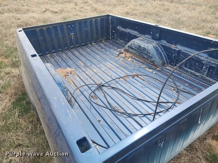 image for item DQ0452 2004 Chevrolet 2500  pickup truck bed