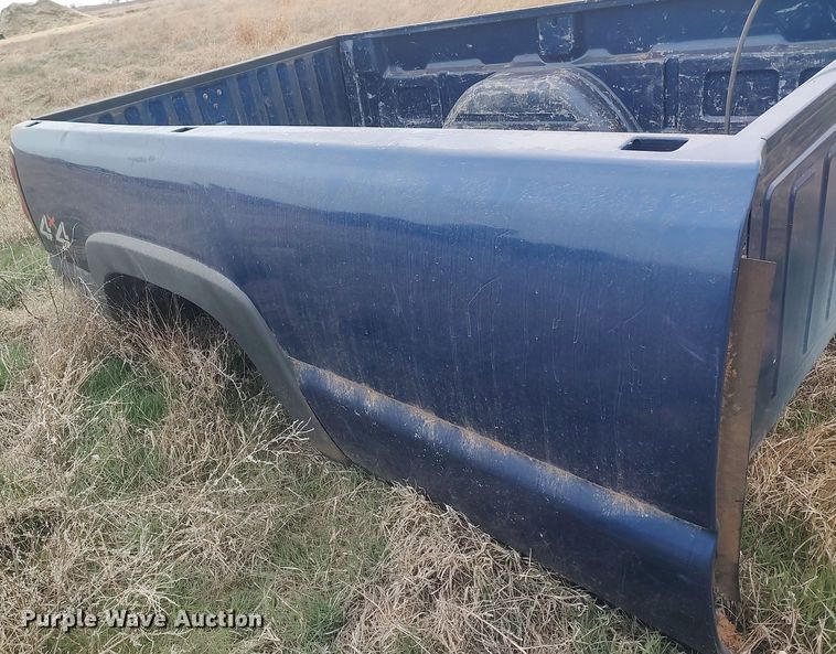 image for item DQ0452 2004 Chevrolet 2500  pickup truck bed