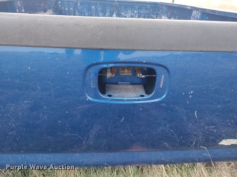 image for item DQ0452 2004 Chevrolet 2500  pickup truck bed