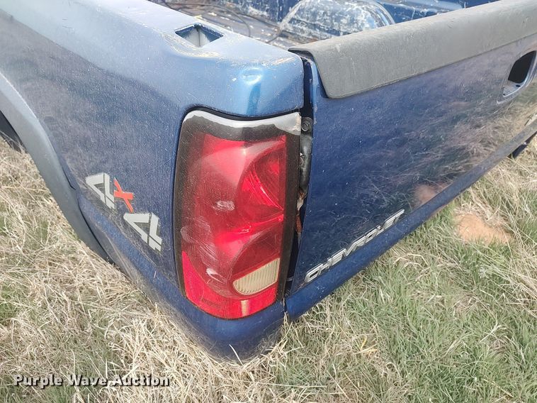 image for item DQ0452 2004 Chevrolet 2500  pickup truck bed