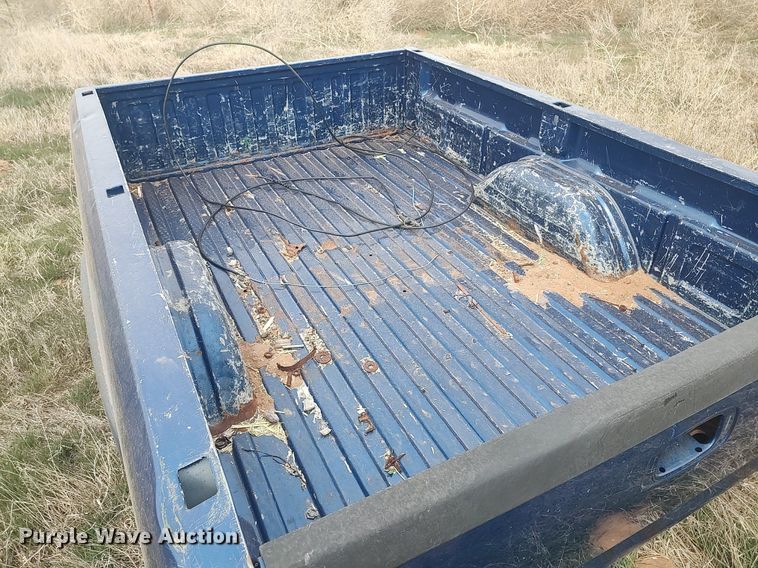 image for item DQ0452 2004 Chevrolet 2500  pickup truck bed