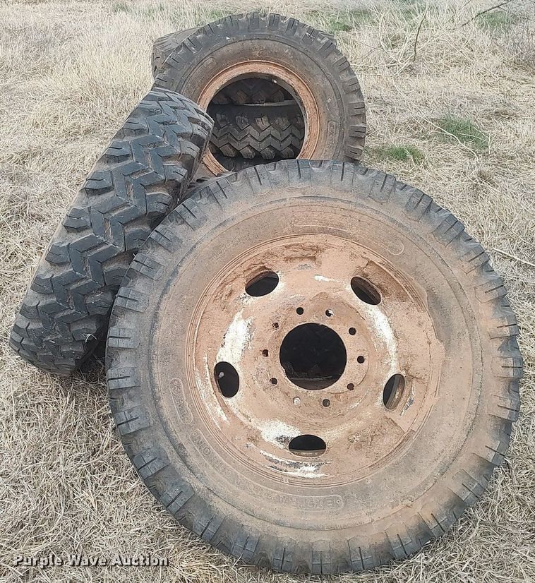 image for item DQ0453 (8) 9.00-20 tires and wheels