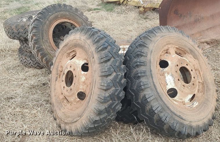 image for item DQ0453 (8) 9.00-20 tires and wheels