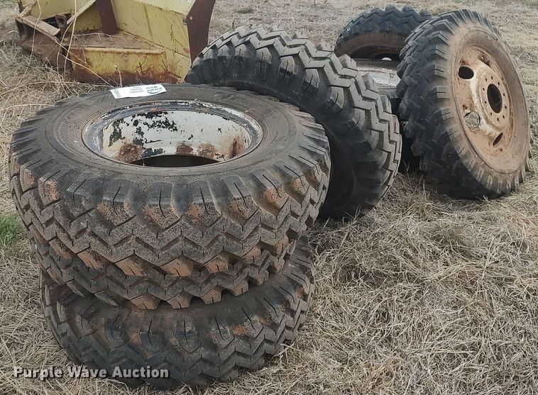 image for item DQ0453 (8) 9.00-20 tires and wheels